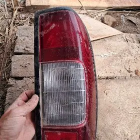 Nissan pikap stopnik