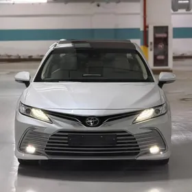 Toyota Camry 2021