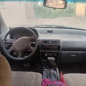 Mitsubishi Chariot 1991