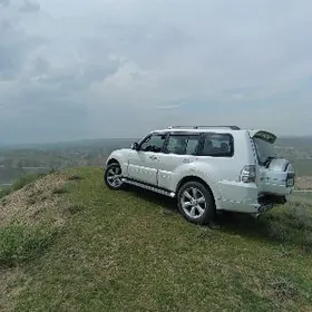 Mitsubishi Pajero 2012