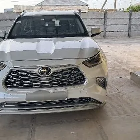 Toyota Highlander 2021