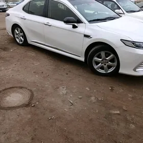 Toyota Camry Hybrid 2021