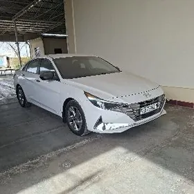 Hyundai Elantra 2022