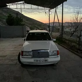 Mercedes-Benz 300E 1992
