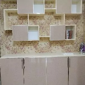 шкаф.настеный шкаф с полками