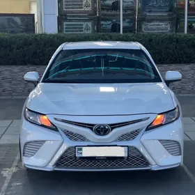 Toyota Camry 2019