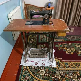 Aýakly tikin maşyn