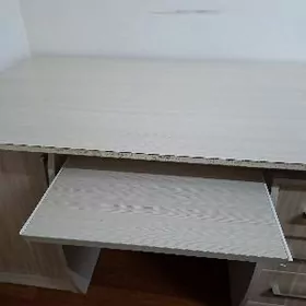 письменный стол