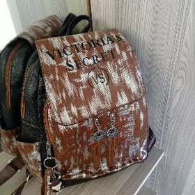 Mekdep papkalary we sumkalar