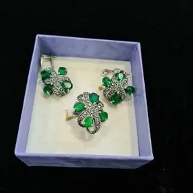 серебренные серёжки и кольцо