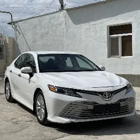 Toyota Camry 2018