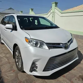 Toyota Sienna 2019