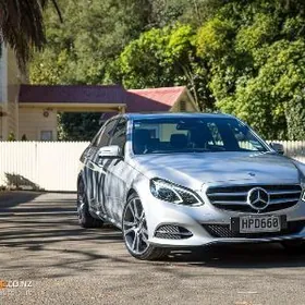 Mercedes Benz E300 fara