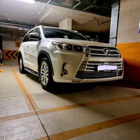 Toyota Highlander 2019
