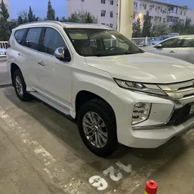 Mitsubishi Pajero 2020
