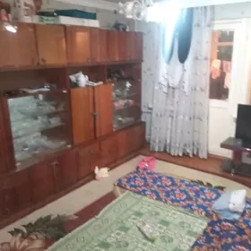 1 - й микрорайон 3-х комнатная