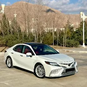 Toyota Camry 2021