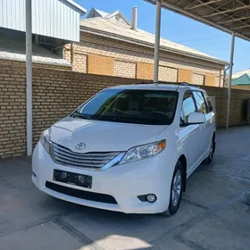 Toyota Sienna 2010