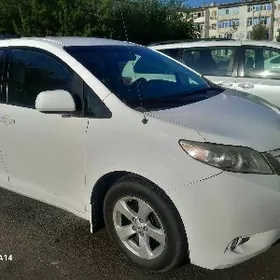 Toyota Sienna 2011