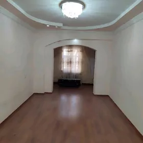 3 ком. 1 этаж.