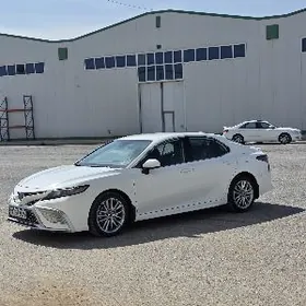 Toyota Camry 2021
