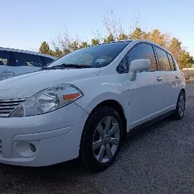 Nissan Versa 2012