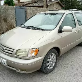 Toyota Sienna 2001