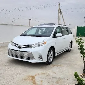 Toyota Sienna 2011