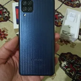 Samsung M12