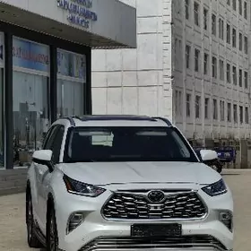 Toyota Highlander 2021