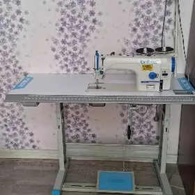 Швейная машинка Britex