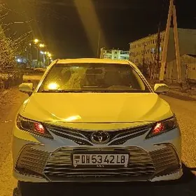 Toyota Camry Hybrid 2021