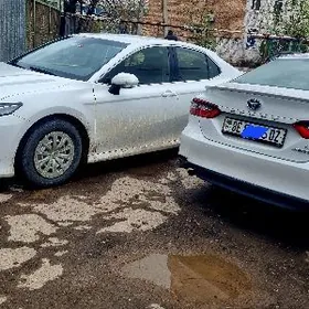 Toyota Camry Hybrid 2021