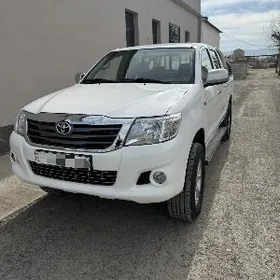 Toyota Hilux 2013