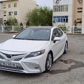 Toyota Camry 2021
