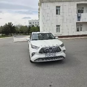 Toyota Highlander 2021