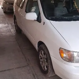 Toyota Sienna 1999