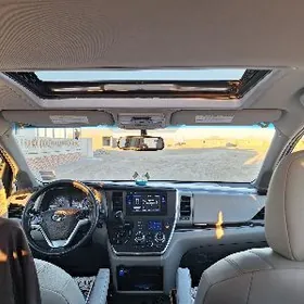 Toyota Sienna 2016