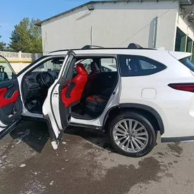 Toyota Highlander 2021