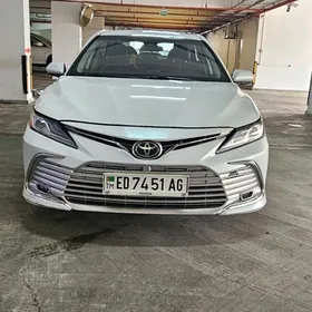 Toyota Camry 2021