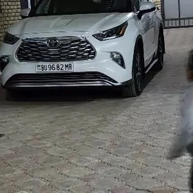 Toyota Highlander 2021