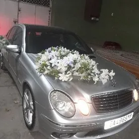 Mercedes-Benz E500 2004