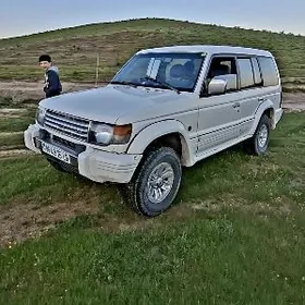 Mitsubishi Pajero 1993