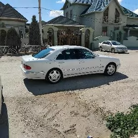 Mercedes-Benz E320 2000