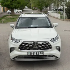 Toyota Highlander 2021