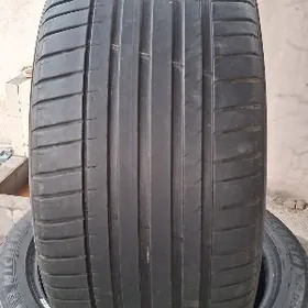 295/40 R21 Michelin