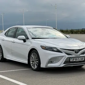 Toyota Camry 2021