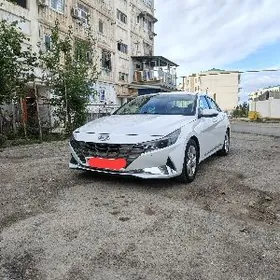 Hyundai Elantra 2022