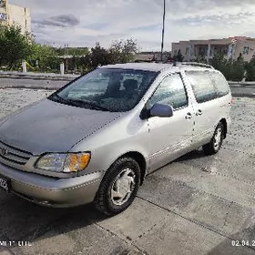 Toyota Sienna 2000