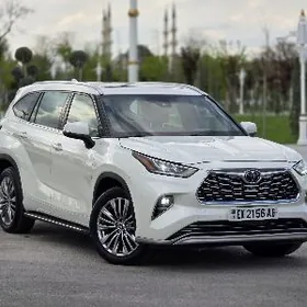 Toyota Highlander 2021